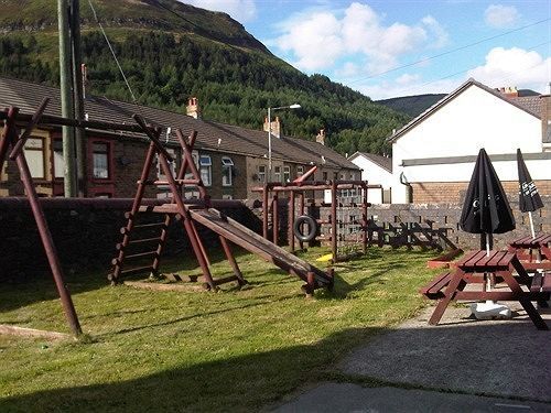 The Hendrewen Hotel Treorchy Bagian luar foto